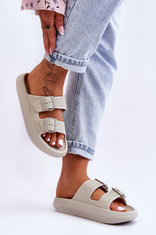 Dámske penové žabky s svetlo šedými Sharen pruhmi