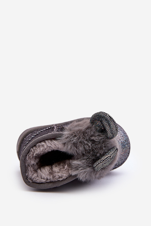 Detské snehové topánky izolované kožušinou so šedými betty ušiami