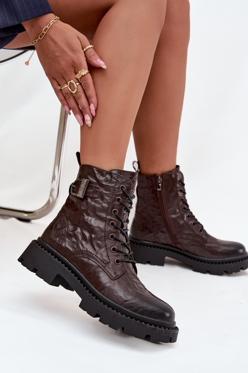 Kožené dámske členkové topánky s efektom pokrčenia a sponou Artiker 57C1007 Čokoládové