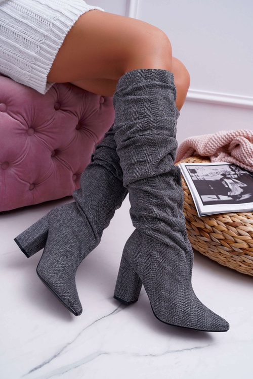 Ženské topánky na kolene po šedej termene