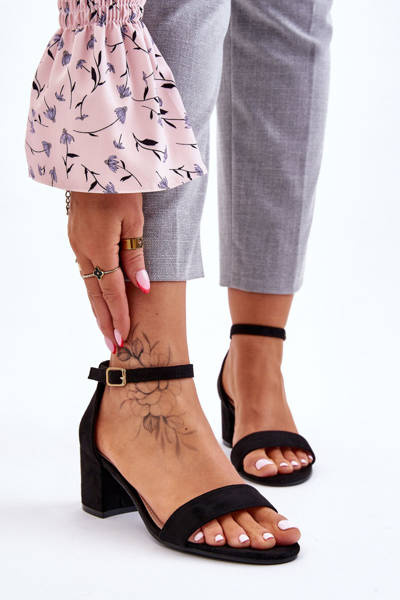 semišové sandály na nízkém podpatku Černé Quincy