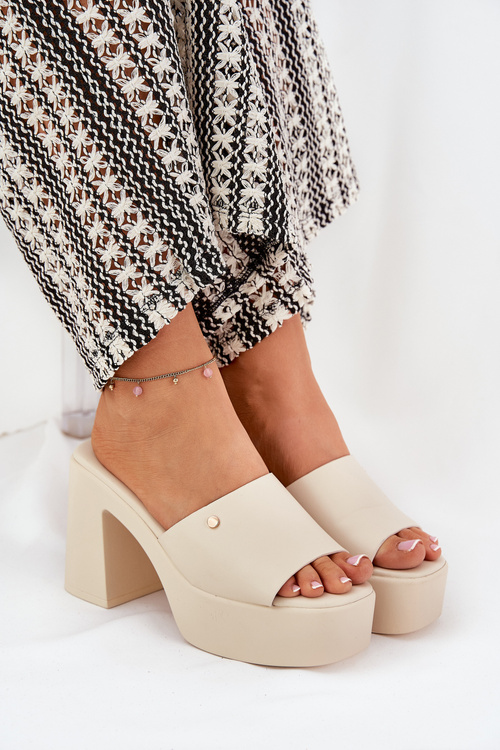 Dámske Sandále Z Eko Kože Na Opätku A Platforme Svetlo Béžové Tamirella