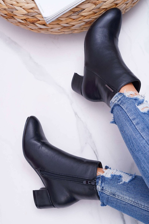 Ženské podpätky izolované čiernymi fiorelli