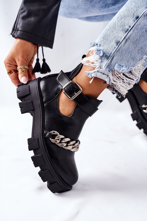 Čierne topánky na mučenie s reťazou