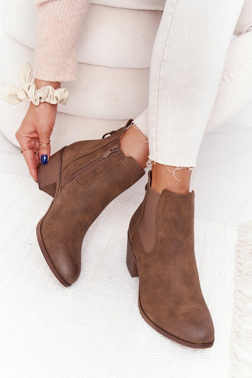 Izolované dámske zdôrazňuje Khaki Trinity