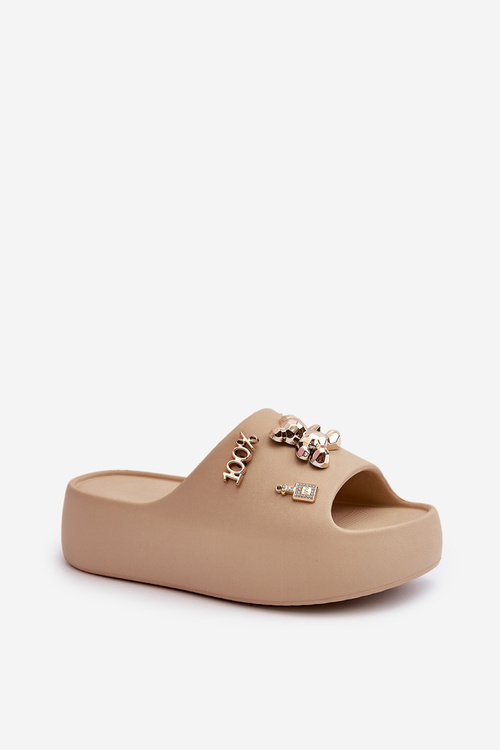 Dámske ľahké peny sandále s ozdobami v tmavobežovej farbe Orchia