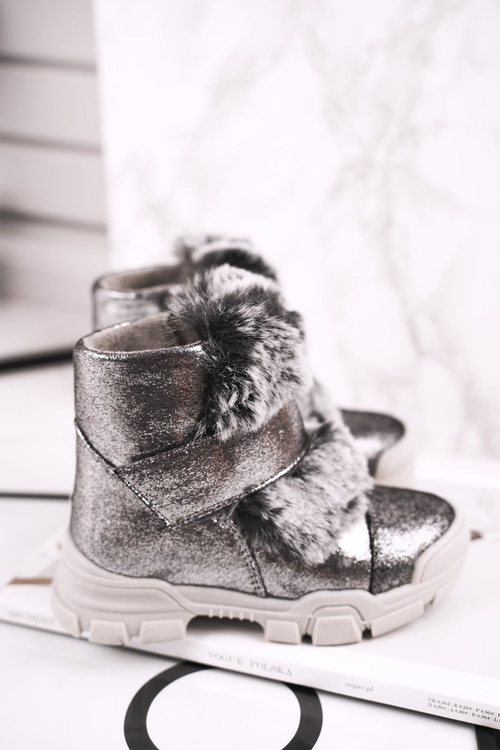 Detské topánky izolované suchý zips suchý šedý hussar