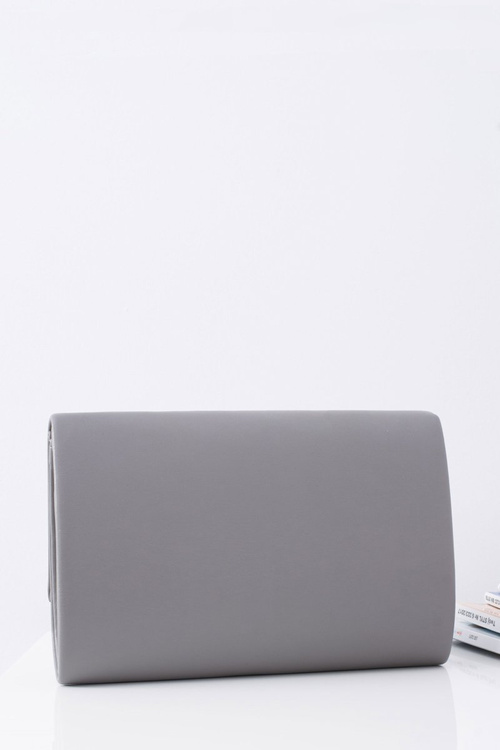 Dámska spojka zŕn na zlatej reťazci šedá