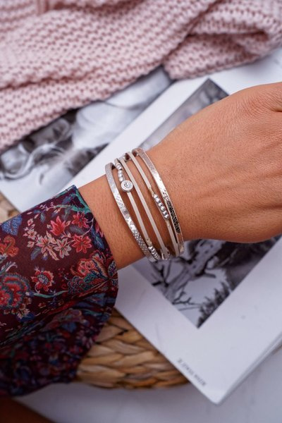 Dámský kožený náramek béžový s korálky Michiko