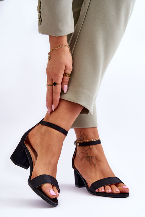 Saténové sandály na nízkém podpatku Černá Juliet