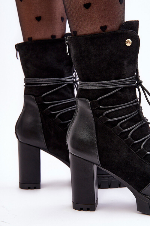 Ženské topánky na príspevku s Black Artie Binding