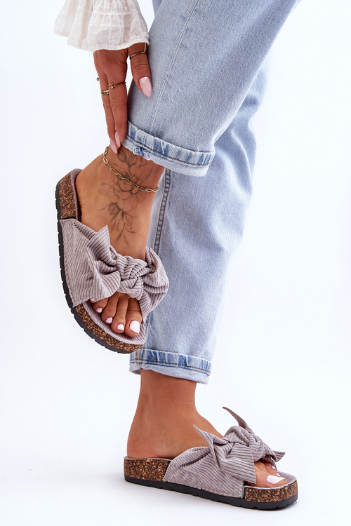 Letné šedé corduroy flip -flops