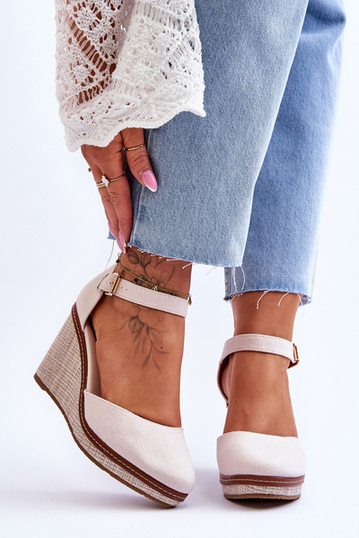 Dámské klasické sandály na klínu Béžove Malani