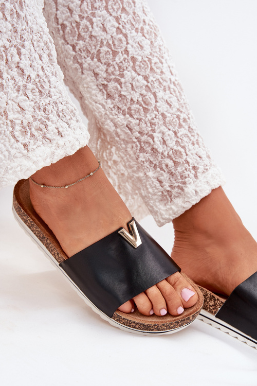 Dámske Šľapky Na Korkovej Platforme S Dekoratívnym Detailom Čierne Vessira