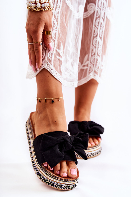 Dámske papuče na masívnej plošine s čiernym lukom Macardi