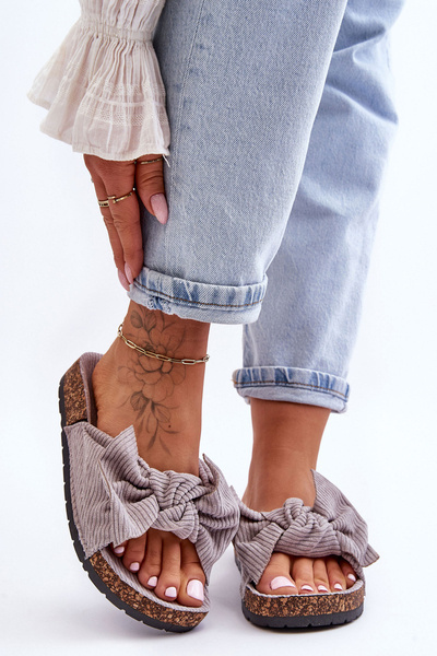 Letné šedé corduroy flip -flops