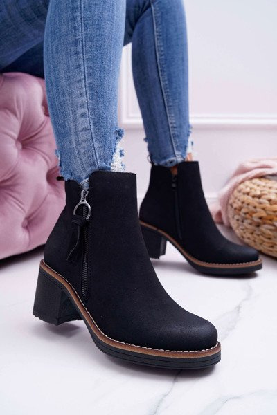 Dámske topánky na stĺpe izolovanej Felt Black Delia