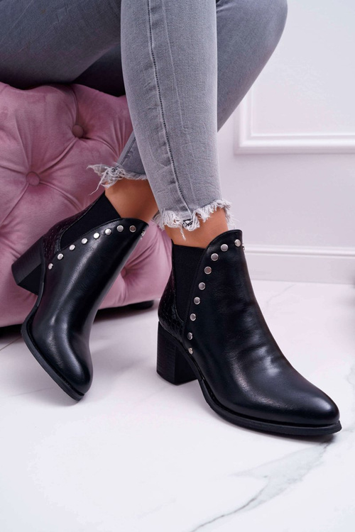 Vysoké podpätky žien s čiernou priehľadom s gumou