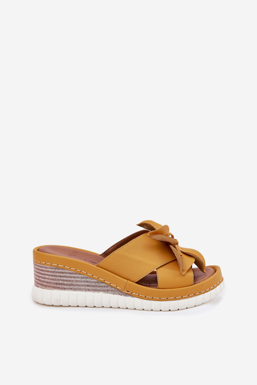 Kožené dámske sandále na klíne s ozdobným kvetom Artiker 52C0504 žlté