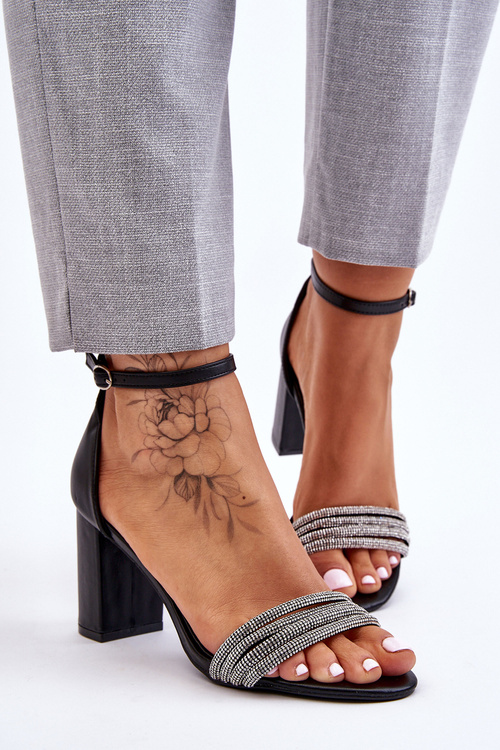 Elegantné sandále s vysokými skenovanými kamienkami čierna Laurene