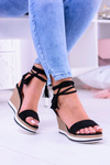 Dámské černé sandály na klínové podložce