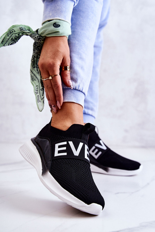 Dámske preskočené čierne športové topánky Lorane