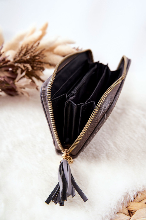 Prešívaná peňaženka s lemovanou šedou