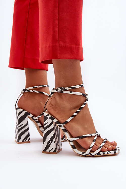 Módne sandále na opätku čierno-biele Josette