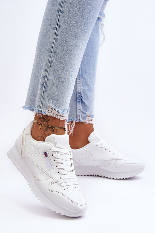 Kožené športové topánky priviazané na platforme White Merida