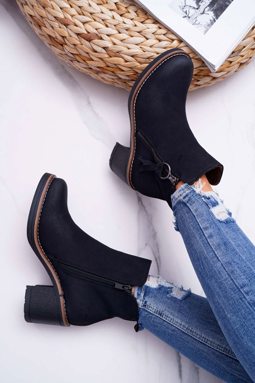 Dámske topánky na stĺpe izolovanej Felt Black Delia