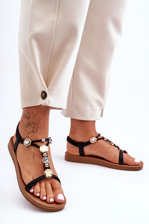 Dámske sandále s čiernymi dekoráciami