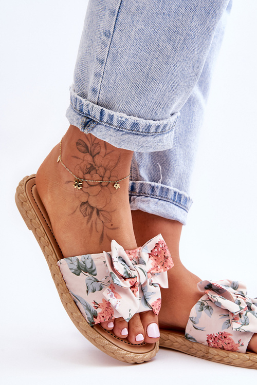 Dámske papuče s materiálnym béžovým kvetom béžového béž