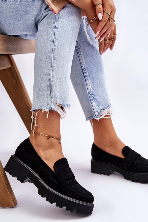 Klasické semišové topánky čiernych korinských mokasírov