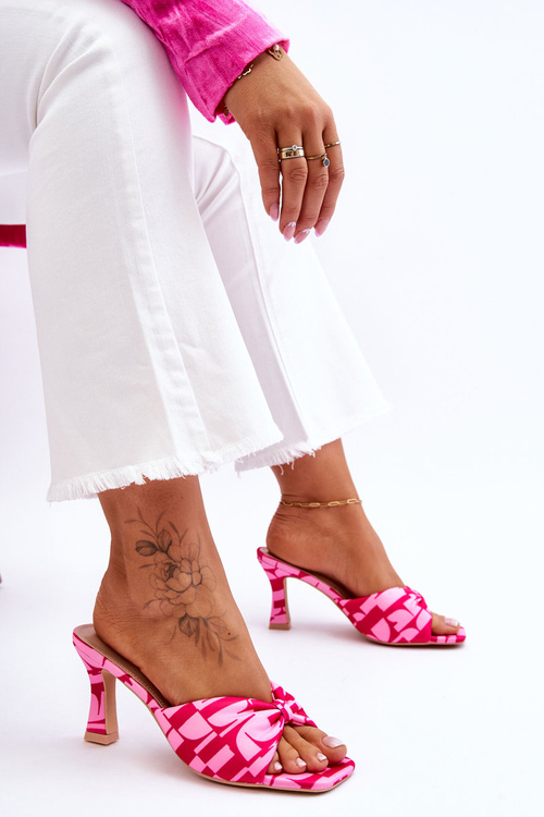 Módne vysoké podpätky v tlačenej ružovej florii