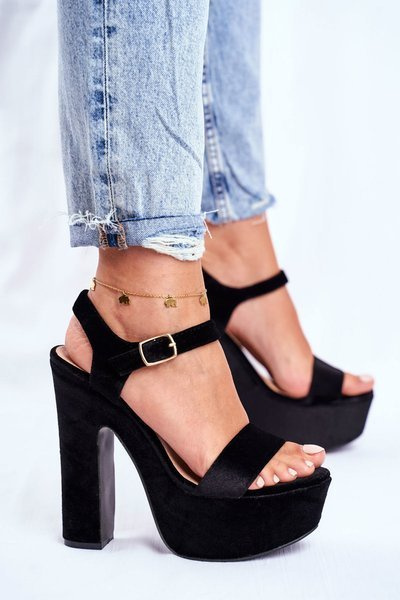 Vysoké čierne sandále na platforme Highshoes