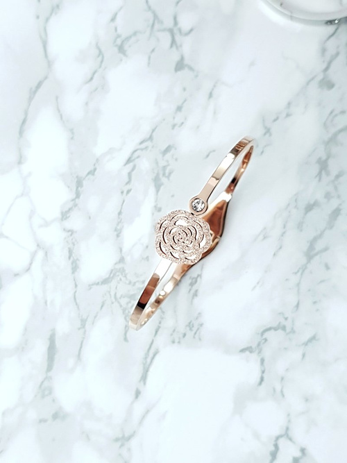 Dámsky oceľový náramok kvet ružového kvetinového prietoku zlata