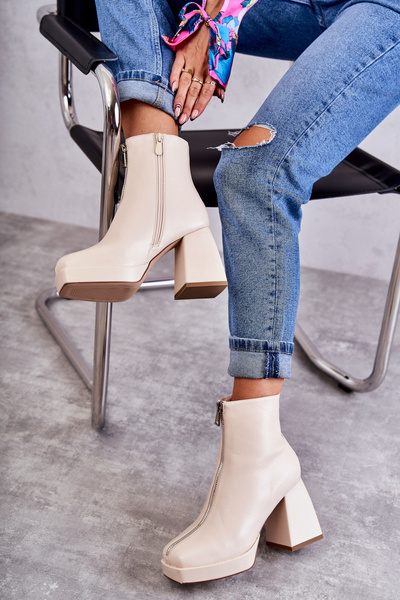 Ženské topánky na masívnej päte s béžou Carrera