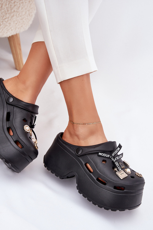 Dámske Šľapky Na Masívnej Platforme S Dekoráciami Čierne Vivira