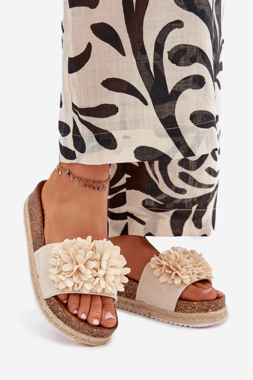 Dámské sandály na platformě s ozdobnými květinami béžové Tessara