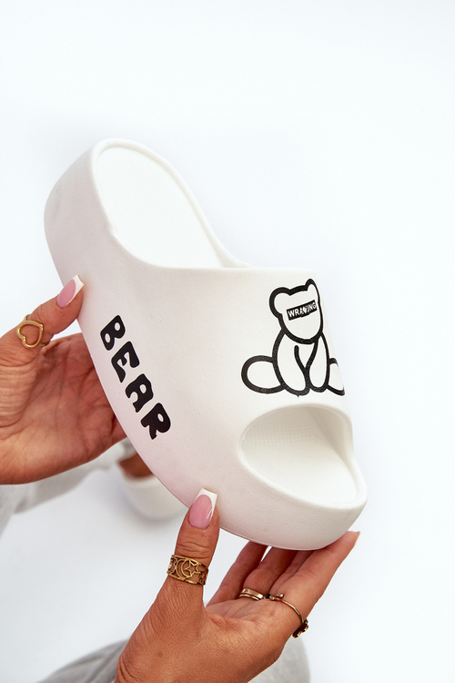 Dámske peny papuče na masívnej podrážke s medveďom biela Lamira