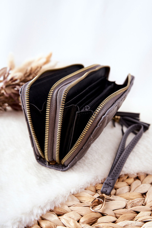Veľká prešívaná peňaženka na sivých zipsoch