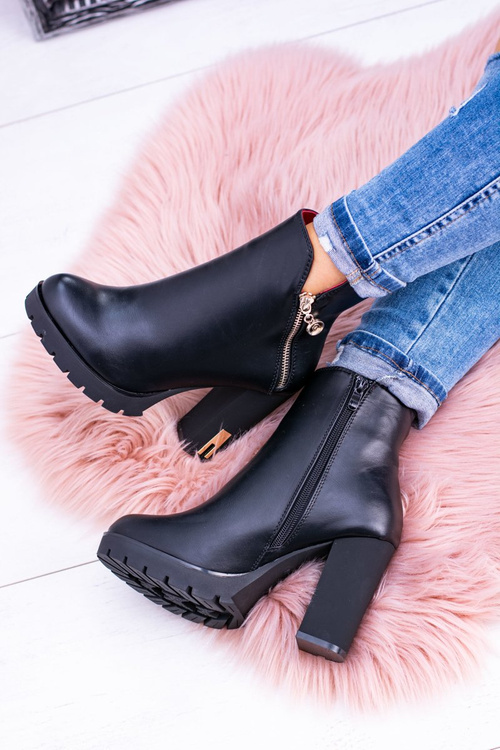 Čierne extravagantné superlove topánky