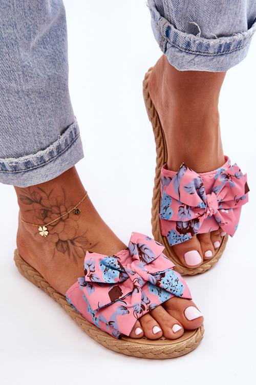Dámske flip -flops s materiálom luk ružového kvetu