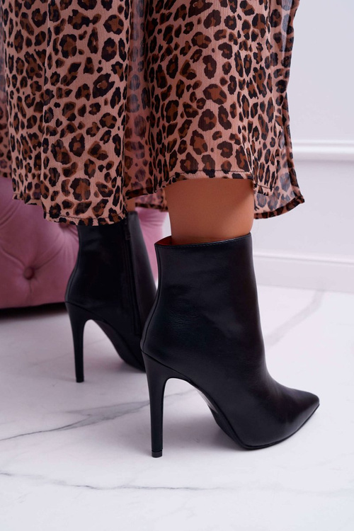 Dámske topánky na vysoký Spitz čierny izolovaný pot.