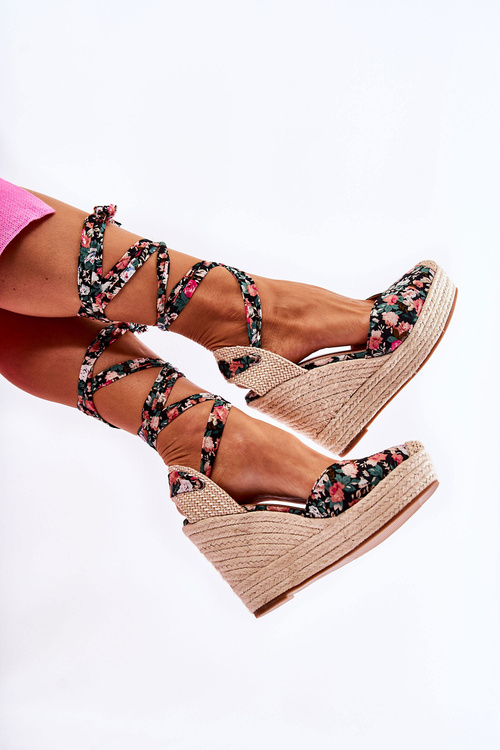 Módní sandály na klínu Black Lamela