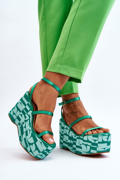 Módní sandály na klínu se vzory Zelene Claria