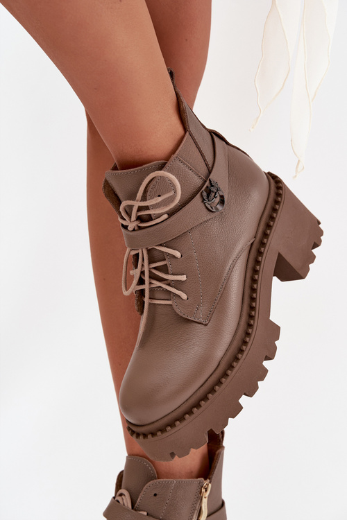 Kožené dámské kotníkové boty na klínu s ozdobným páskem zateplené Zazoo 60557 tmavě béžové