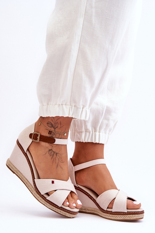 Dámské sandály na klínu světle béžová Janet