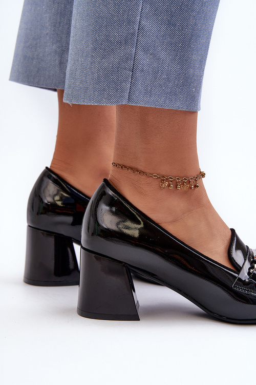 Lakované členkové topánky s nízkym opätkom s ozdobou čierne Makki