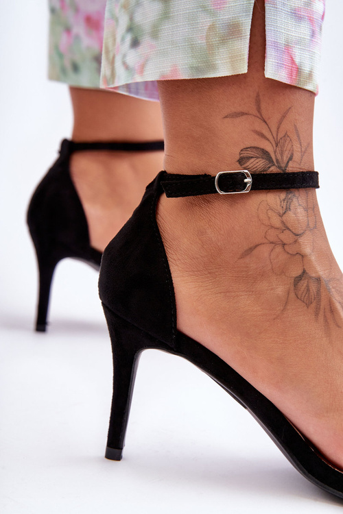 Semišové klasické sandále na čiernom špendlíku